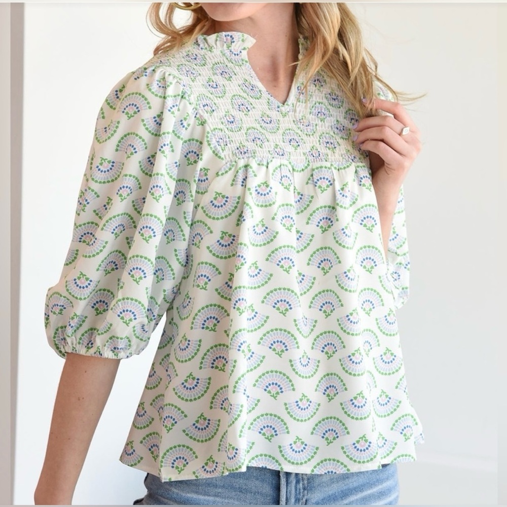 MICHELE MCDOWELL Women’s Smocked Printed Short Sleeve Blouse, size M